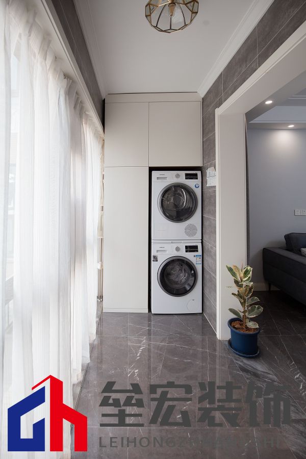 白色、木色與黑色演繹同一空間下的不同格調(diào)！