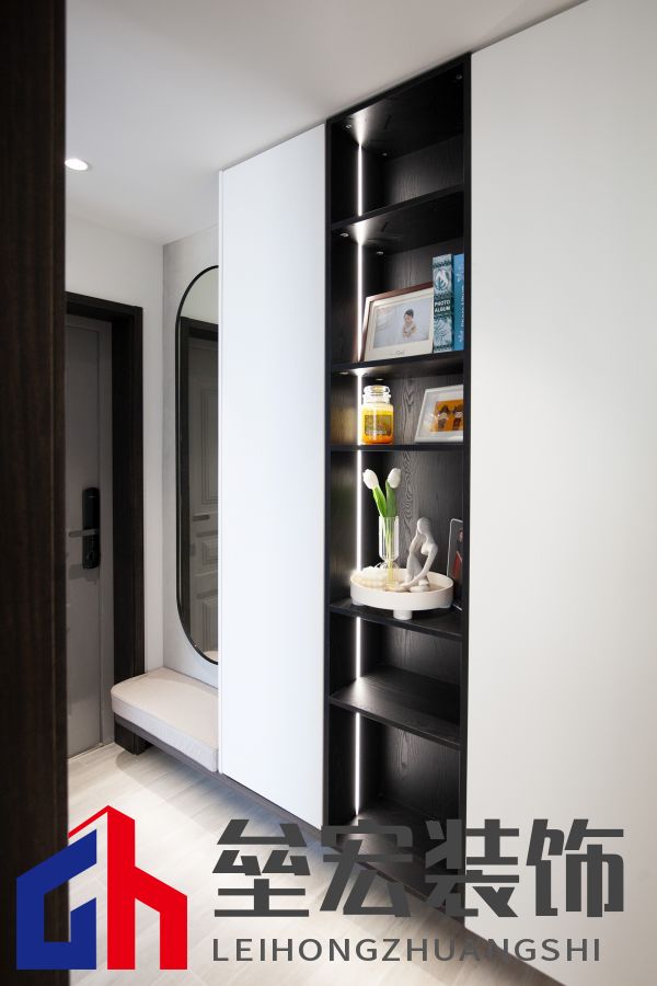 142㎡現(xiàn)代簡約丨 黑白格調(diào)下的溫柔空間！