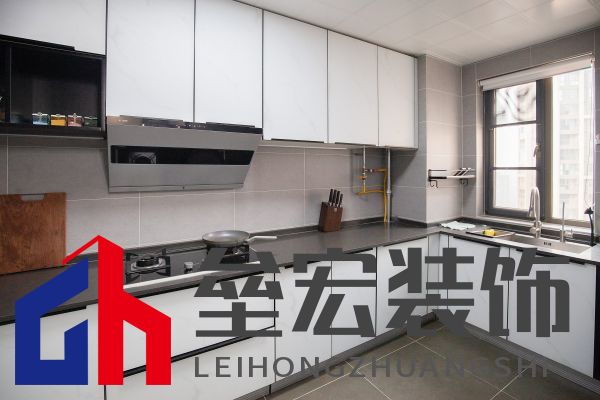 白色、木色與黑色演繹同一空間下的不同格調(diào)！