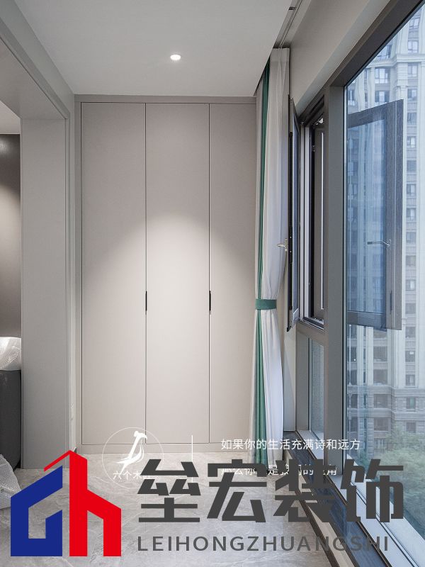 103㎡三居室一門到頂?shù)囊鹿裨O(shè)計(jì)，簡(jiǎn)約又溫馨