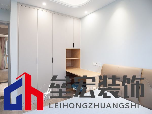 103㎡三居室一門到頂?shù)囊鹿裨O(shè)計(jì)，簡(jiǎn)約又溫馨