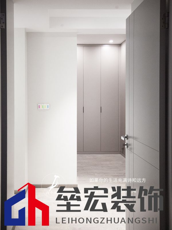 103㎡三居室一門到頂?shù)囊鹿裨O(shè)計(jì)，簡(jiǎn)約又溫馨