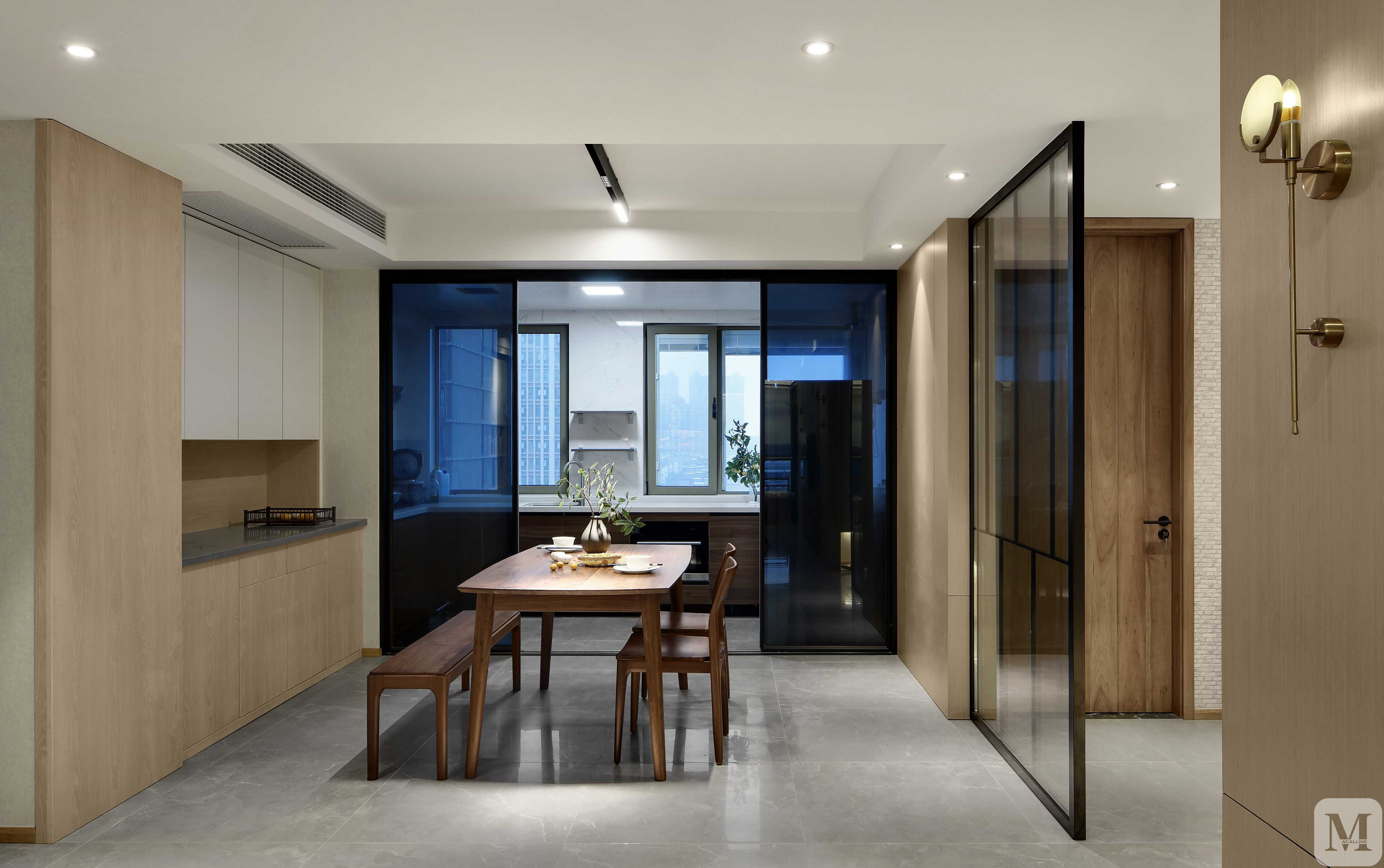 吉利新遠景前扛裝飾亮條_廈門墻紙裝飾_廈門前十大裝飾公司