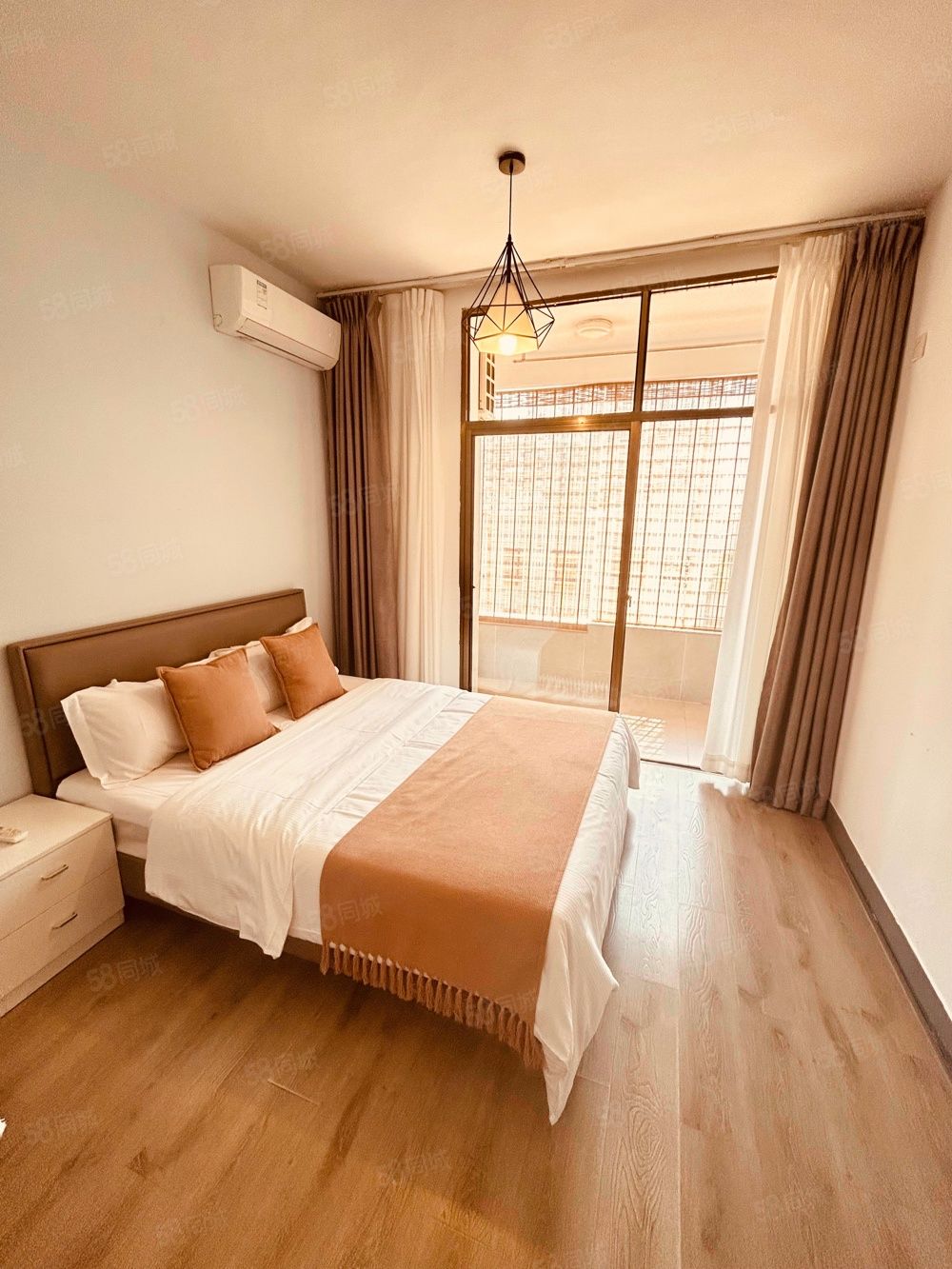 萬象城商圈 精裝大單間帶大陽臺(tái) 原木風(fēng)格 酒店裝飾