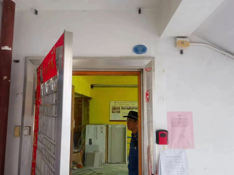 嘉蓮中隊(duì)執(zhí)法人員發(fā)現(xiàn)在禁止時(shí)段內(nèi)，存在室內(nèi)裝修擾民行為。思明城管局供圖