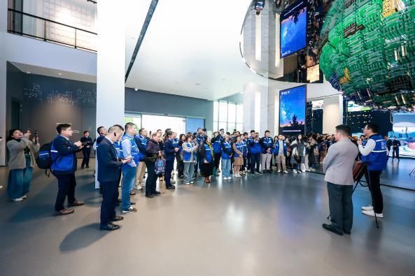 走進(jìn)標(biāo)桿工廠，探尋皇派門窗行業(yè)領(lǐng)跑方程式