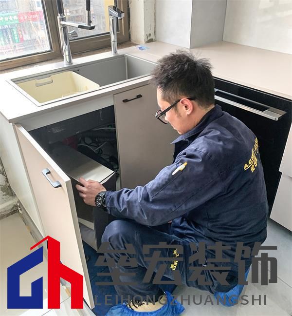 兩位獨(dú)居老人家中突發(fā)不適 這位售后師傅的舉動(dòng)暖心了